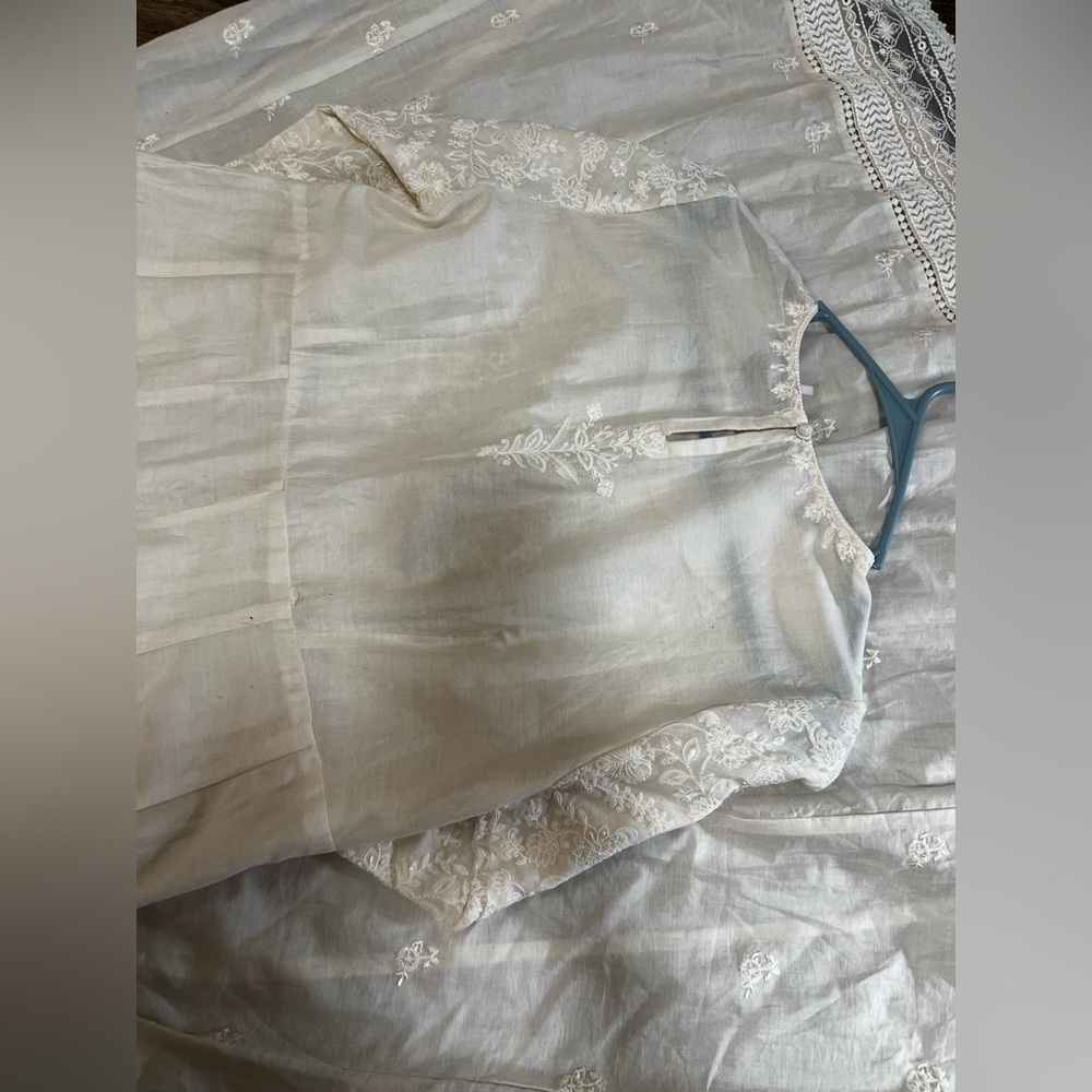 Elegant White Ethnc brand Pakistani Indian dress - Picture 5 of 9